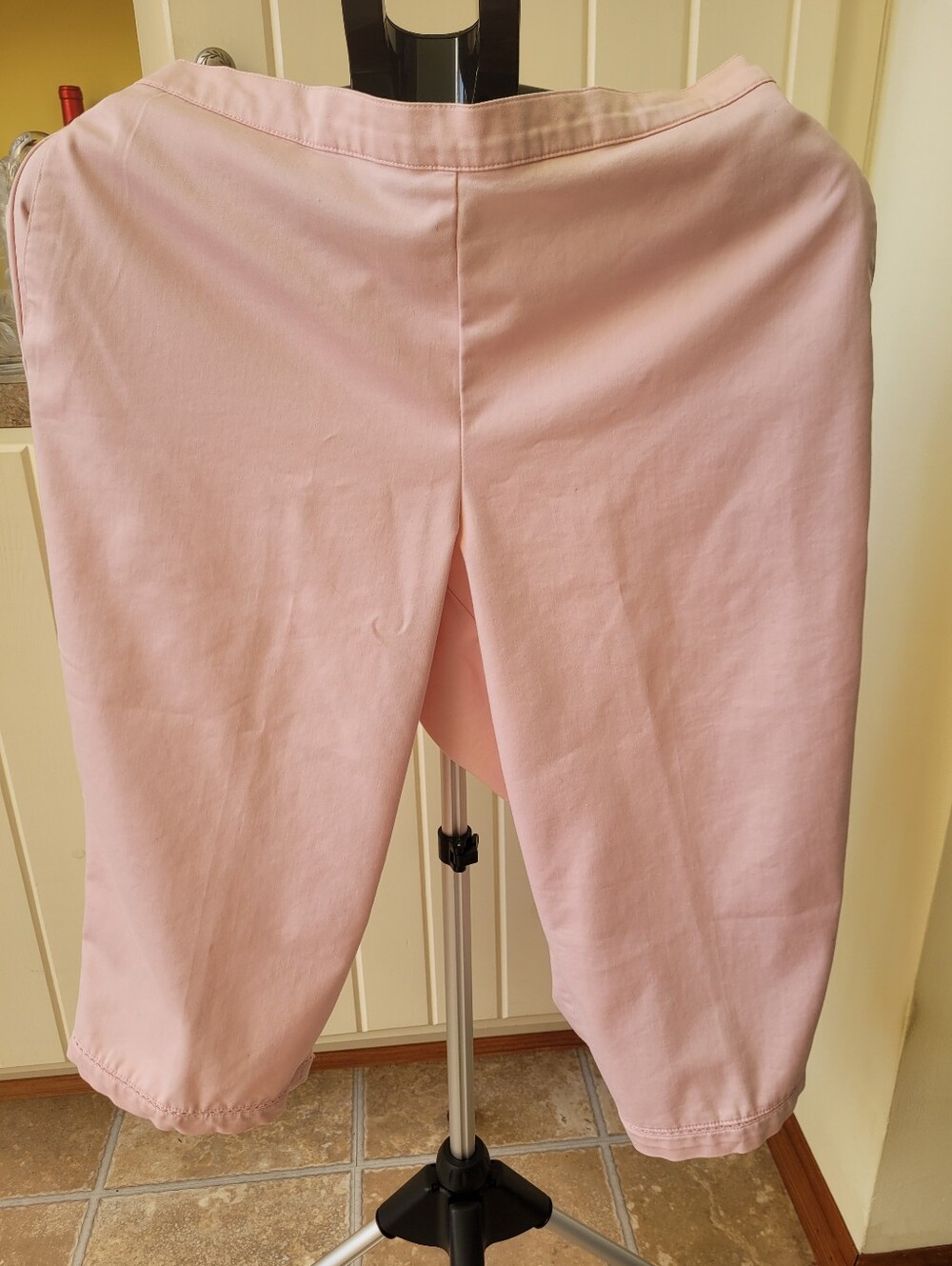 Alfred Dunner Pink Solid Capri Pants - 12P